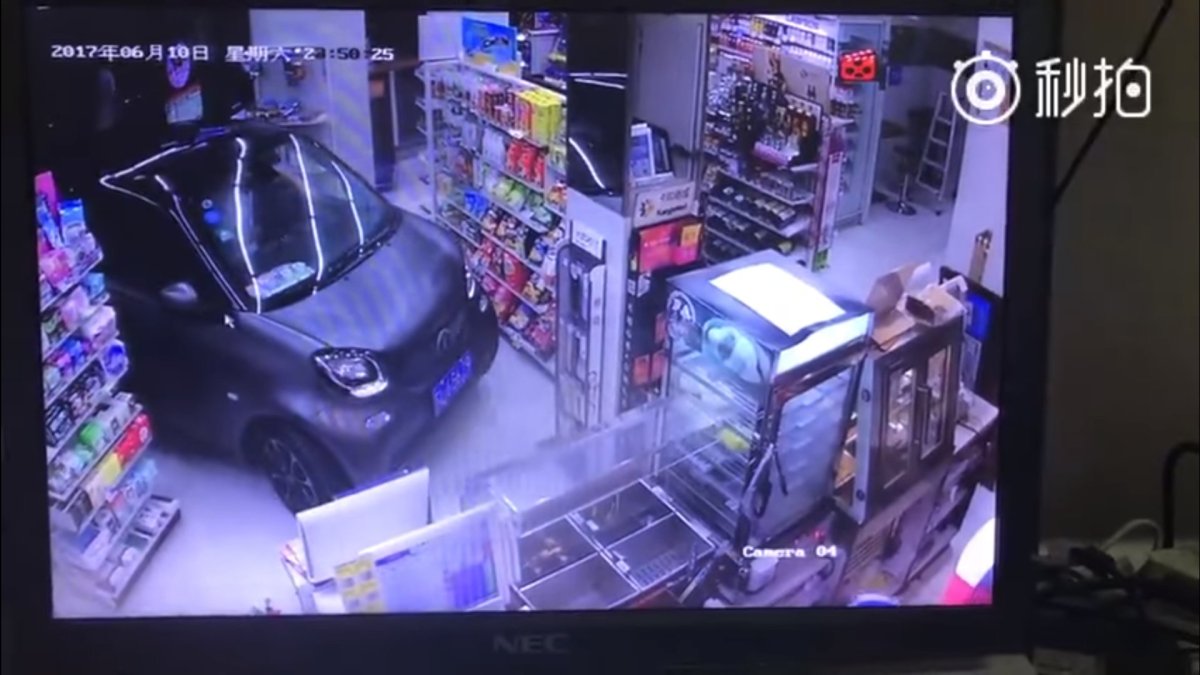 Čínský řidič si vysvětlit "Drive-Thru" po svém