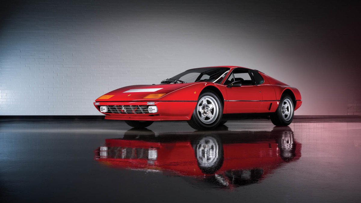 Do aukce míří fascinující sbírka 13 vozů Ferrari