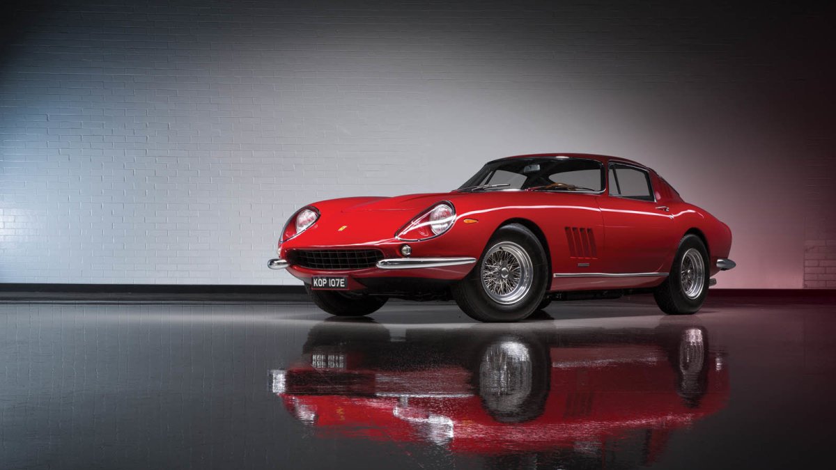 Do aukce míří fascinující sbírka 13 vozů Ferrari