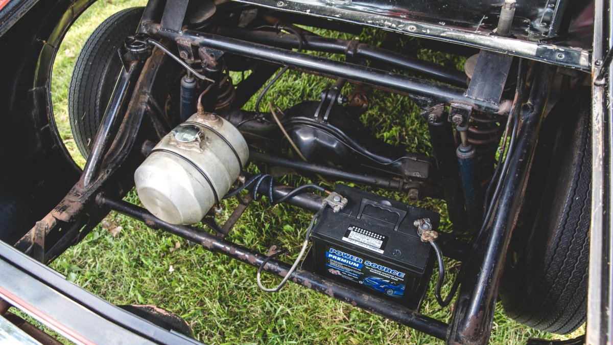 Legendární vůz AMC Hornet z Bondovky Muž se zlatou zbraní