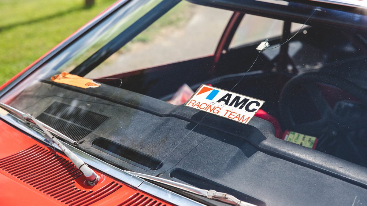 Legendární vůz AMC Hornet z Bondovky Muž se zlatou zbraní