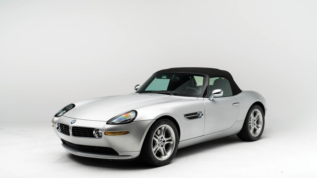 Retro designu BMW Z8 nedokázal odolat ani Steve Jobs (Foto: Karissa Hosek / RM Sotheby's)