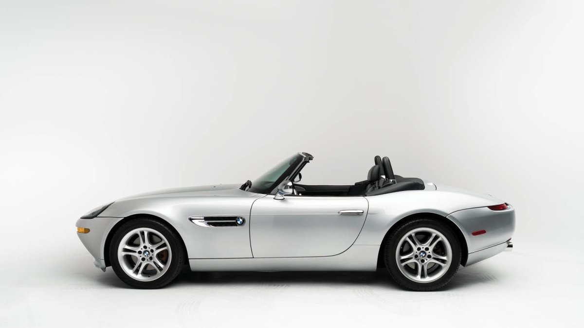 Retro designu BMW Z8 nedokázal odolat ani Steve Jobs (Foto: Karissa Hosek / RM Sotheby's)