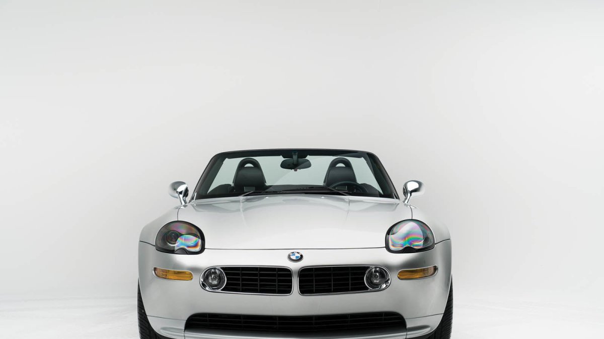 Retro designu BMW Z8 nedokázal odolat ani Steve Jobs (Foto: Karissa Hosek / RM Sotheby's)