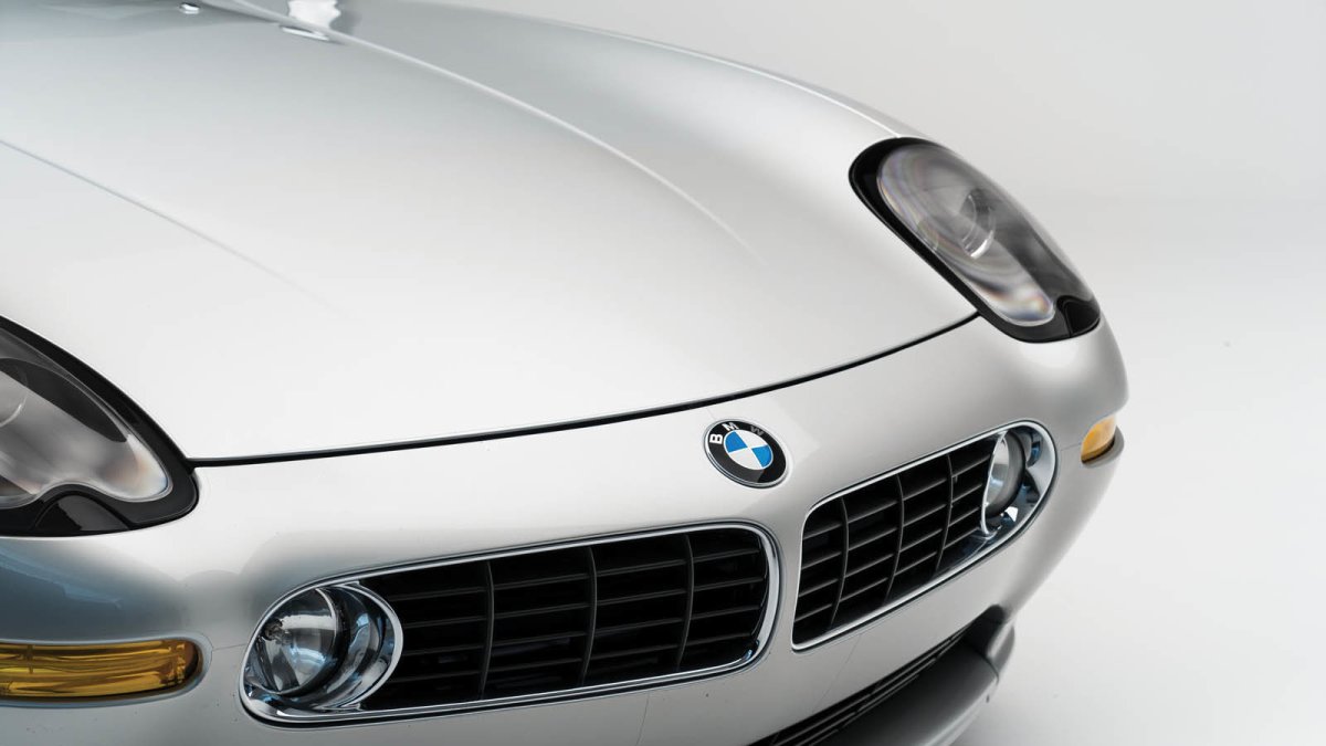 Retro designu BMW Z8 nedokázal odolat ani Steve Jobs (Foto: Karissa Hosek / RM Sotheby's)