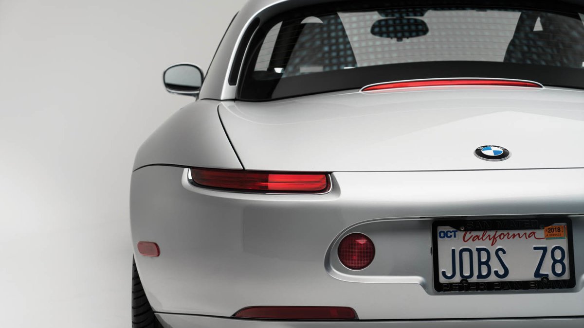 Retro designu BMW Z8 nedokázal odolat ani Steve Jobs (Foto: Karissa Hosek / RM Sotheby's)