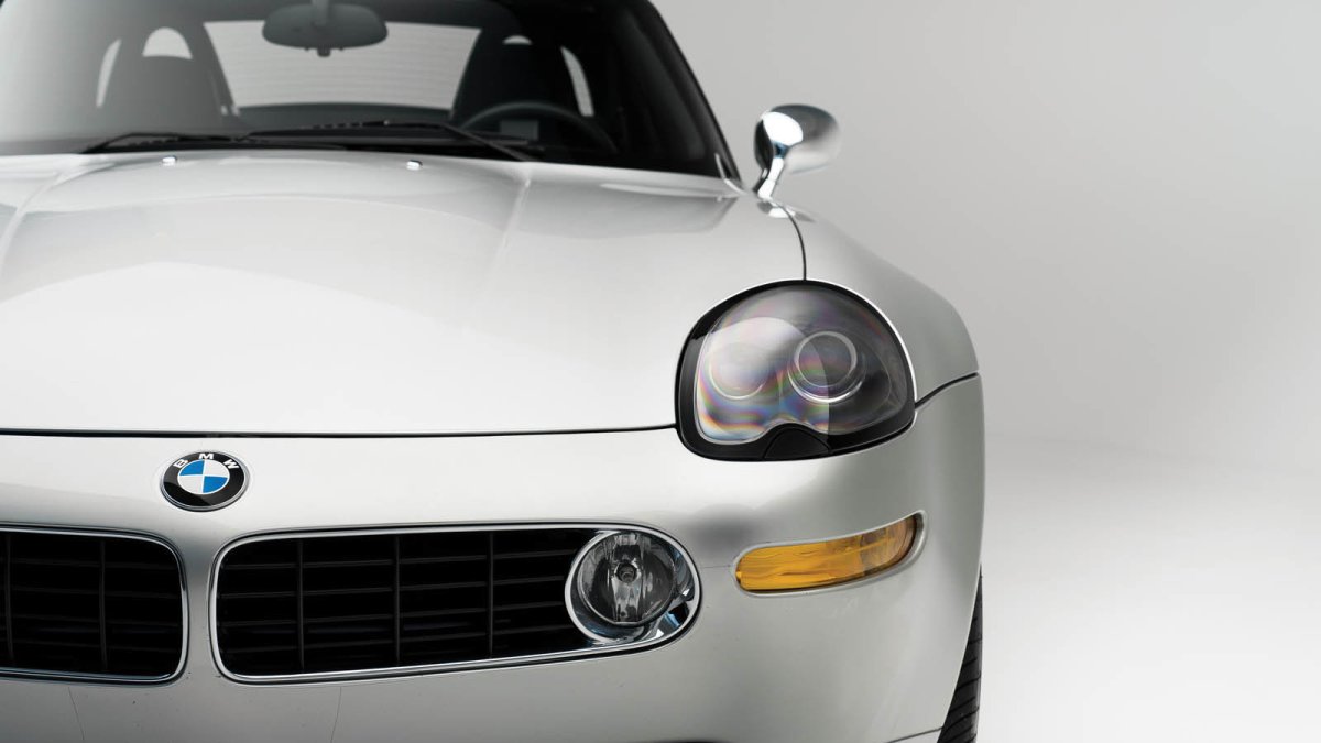 Retro designu BMW Z8 nedokázal odolat ani Steve Jobs (Foto: Karissa Hosek / RM Sotheby's)