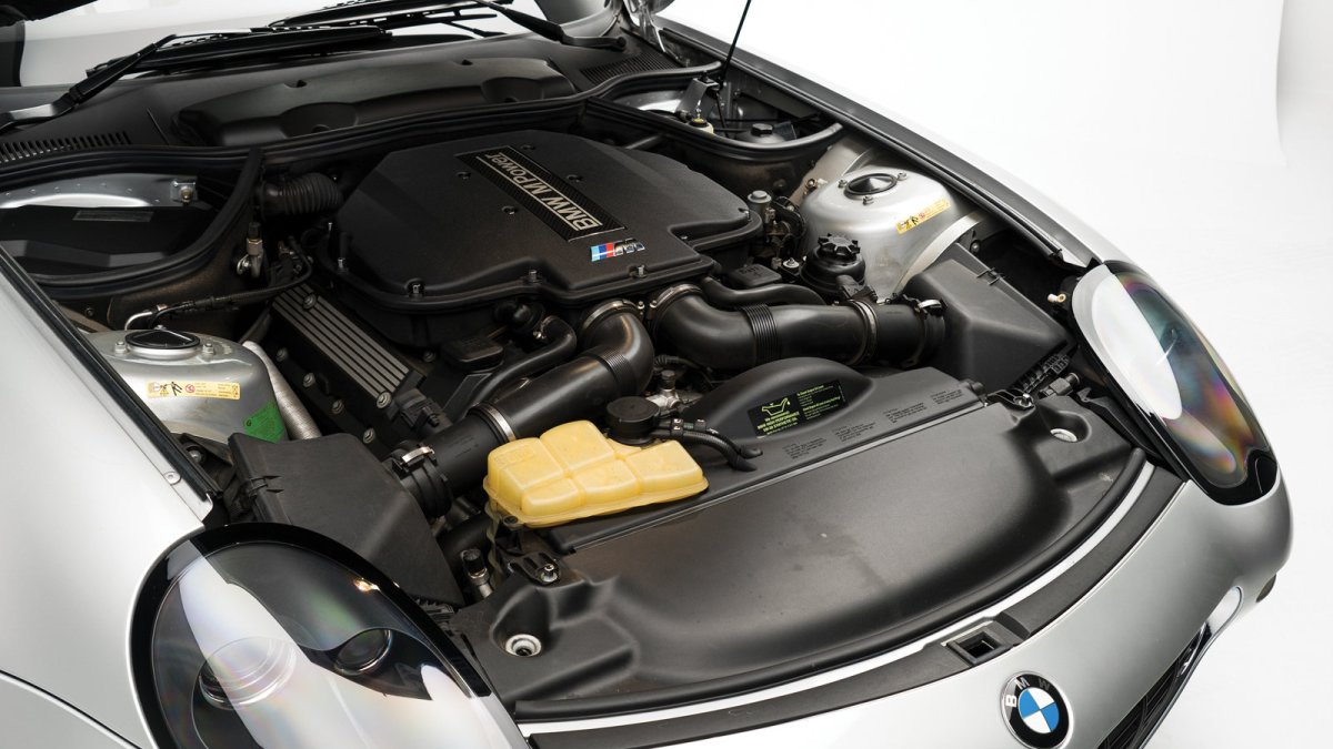 Retro designu BMW Z8 nedokázal odolat ani Steve Jobs (Foto: Karissa Hosek / RM Sotheby's)