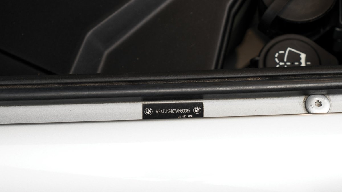 Retro designu BMW Z8 nedokázal odolat ani Steve Jobs (Foto: Karissa Hosek / RM Sotheby's)