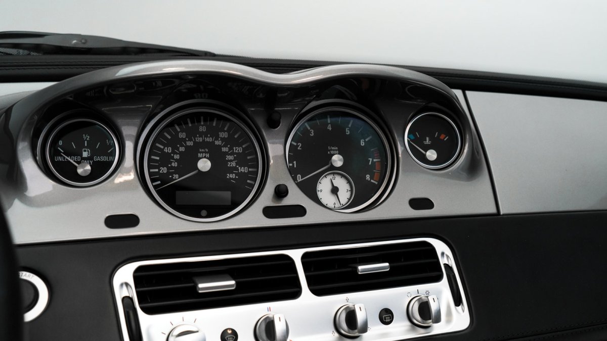 Retro designu BMW Z8 nedokázal odolat ani Steve Jobs (Foto: Karissa Hosek / RM Sotheby's)