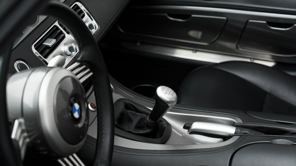 Retro designu BMW Z8 nedokázal odolat ani Steve Jobs (Foto: Karissa Hosek / RM Sotheby's)