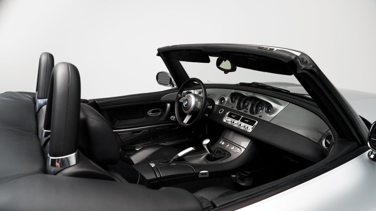 Retro designu BMW Z8 nedokázal odolat ani Steve Jobs (Foto: Karissa Hosek / RM Sotheby's)