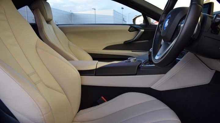 Hybridní BMW i8 fotbalisty Waynea Rooneyho