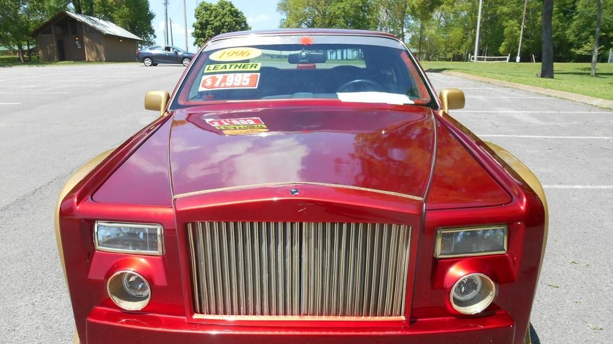 Lincoln Town Car převlečený za Rolls-Royce Phantom