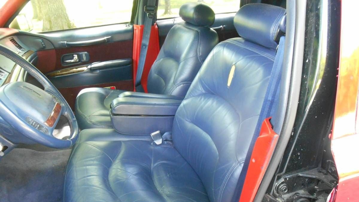 Lincoln Town Car převlečený za Rolls-Royce Phantom