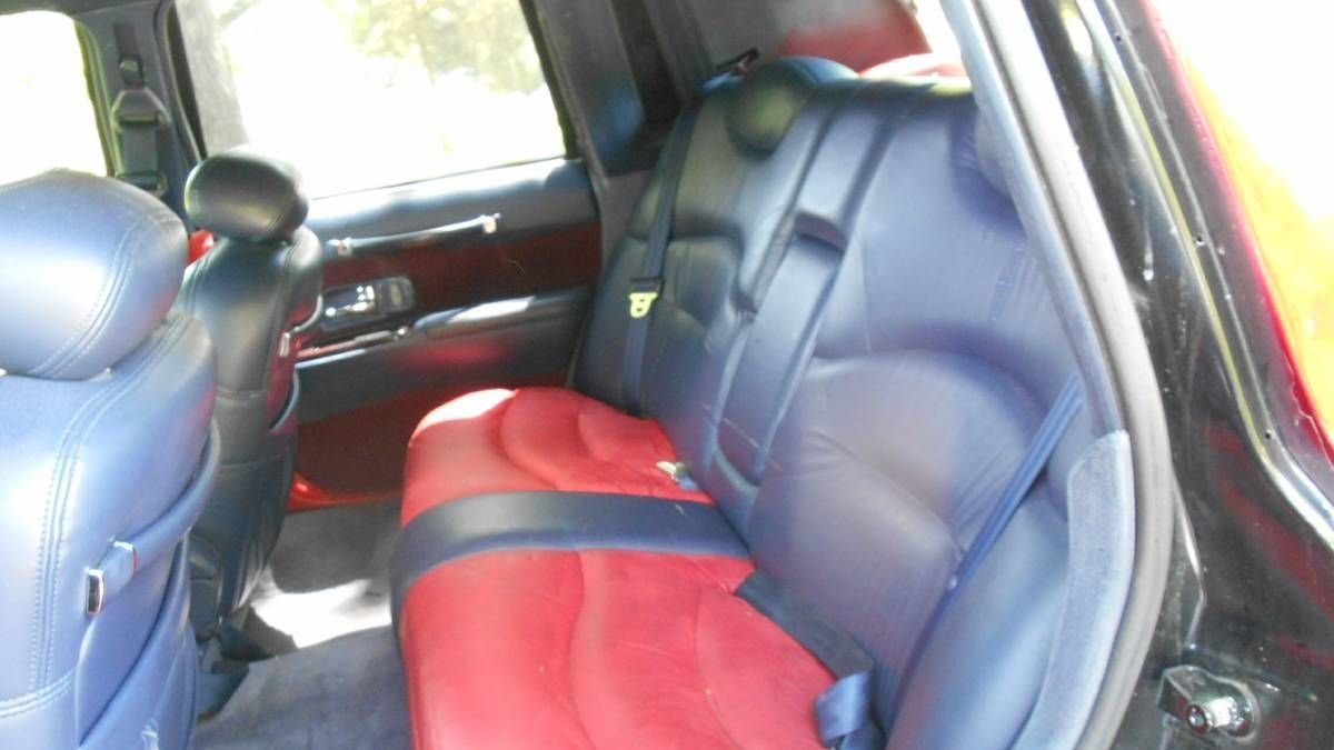 Lincoln Town Car převlečený za Rolls-Royce Phantom