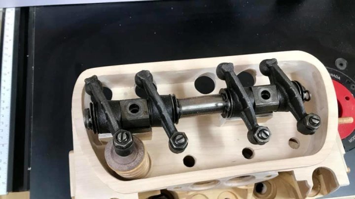 Umělec vytváří dokonalou repliku motoru Volkswagen ze dřeva (Facebook/Wood Art Finland)