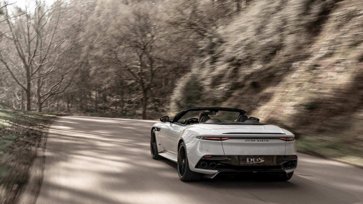 Aston Martin DBS Superleggera Volante