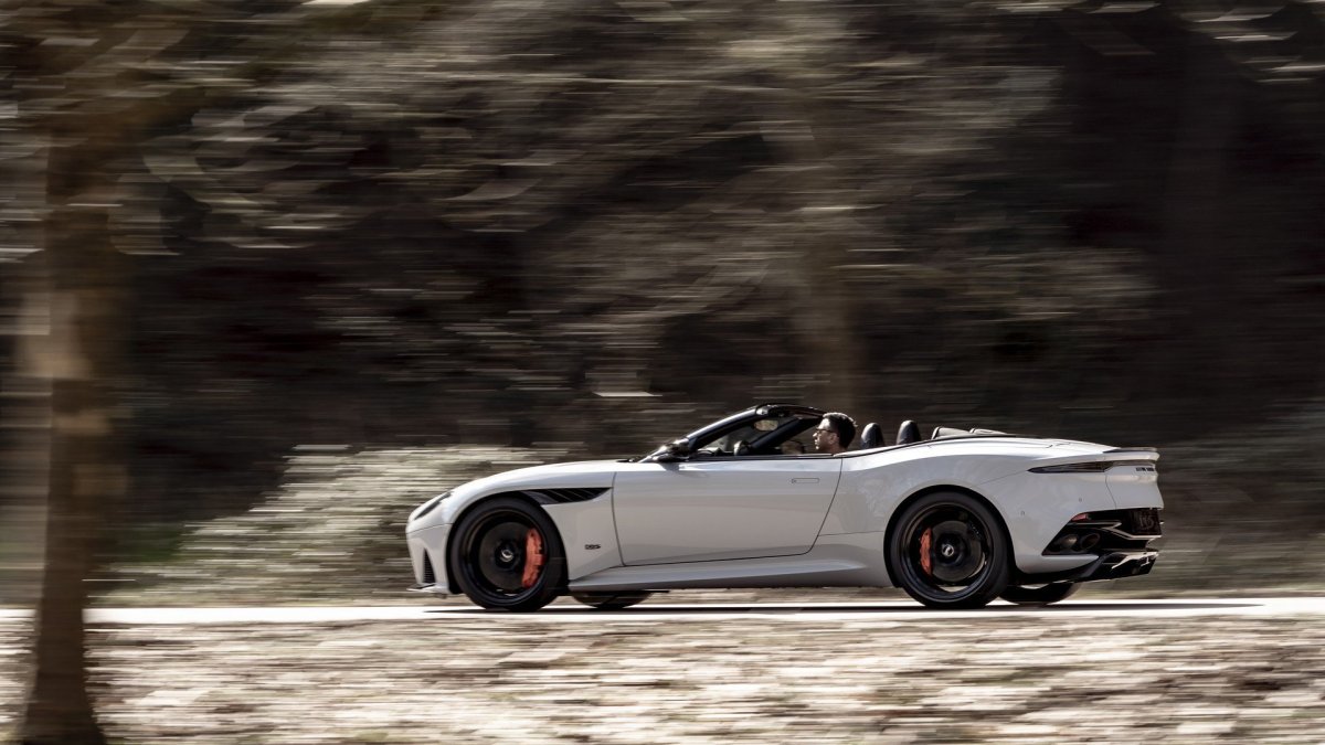 Aston Martin DBS Superleggera Volante
