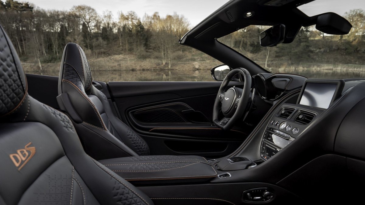 Aston Martin DBS Superleggera Volante