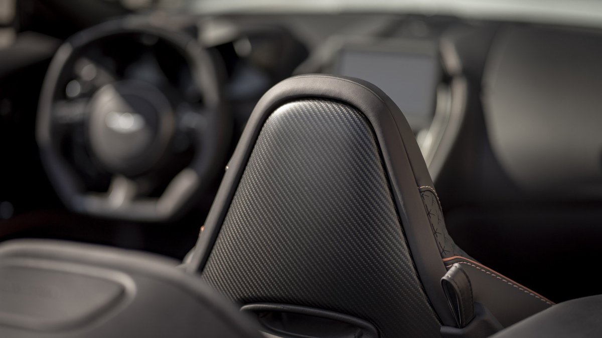 Aston Martin DBS Superleggera Volante
