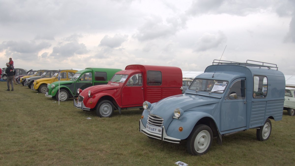 Dodávkové vozy odvozené od legendární Kachny (2CV)