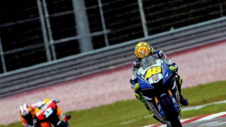 Rossi první a Simoncelli králem čtvrtlitrů