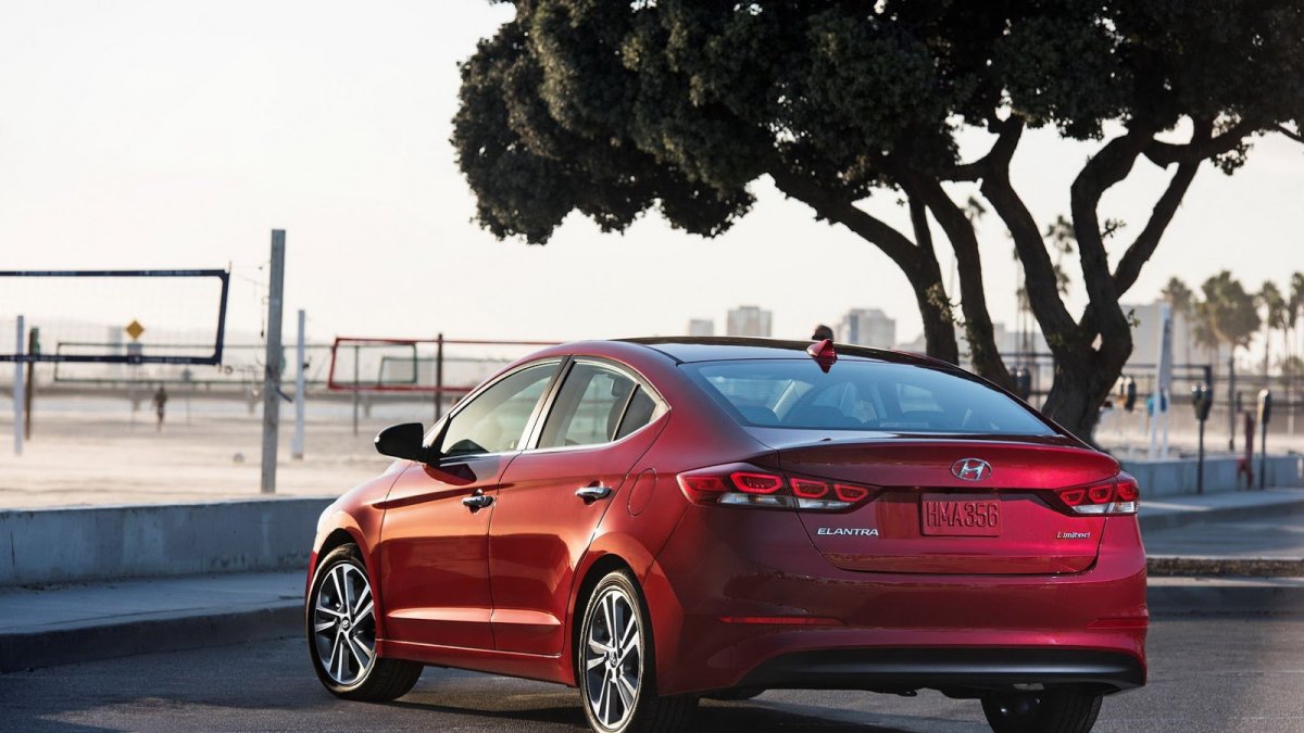 Zadní partie jsou mimořádně elegantní, Hyundai Elantra.