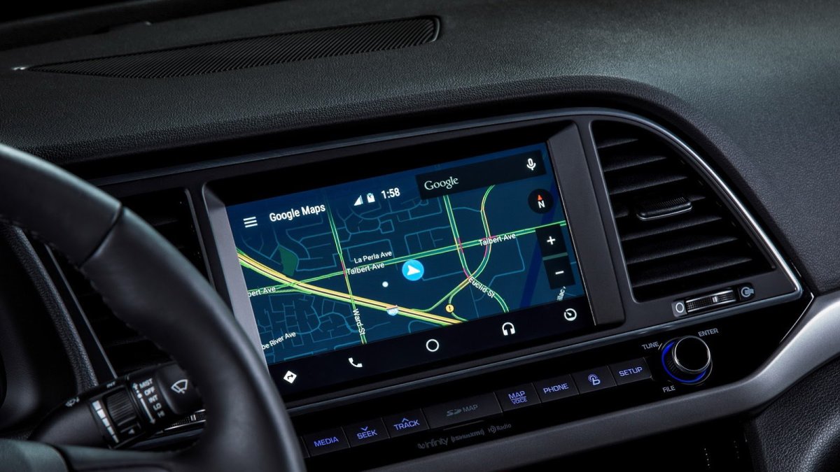 Multimediální systém má sedmi- nebo osmipalcovou obrazovku, Hyundai Elantra.
