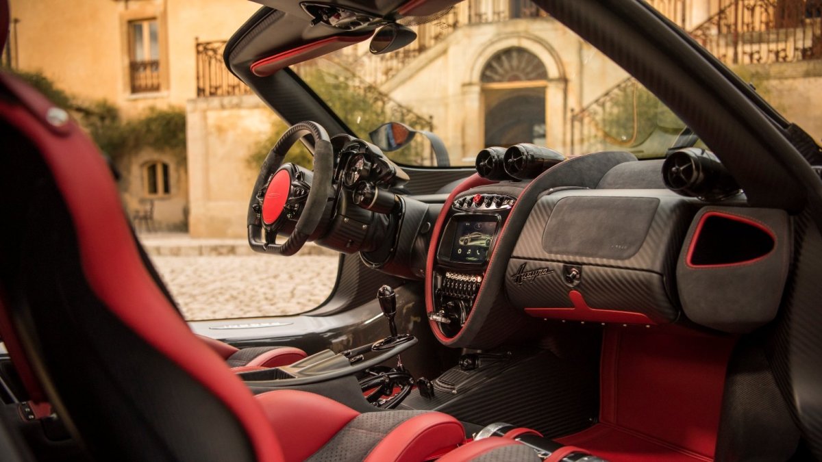 Pagani Huayra BC je nejlehčím homologovaným hypersportem, má 1218 kilogramů a 800 koní.