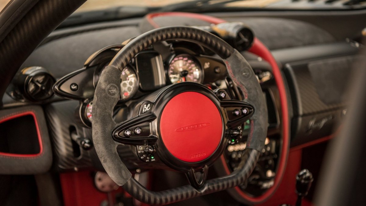 Pagani Huayra BC je nejlehčím homologovaným hypersportem, má 1218 kilogramů a 800 koní.