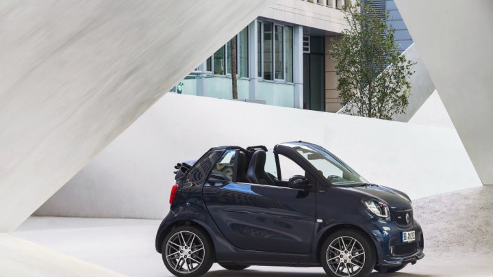 Smart Fortwo Cabrio Brabus dostal 109 koní a pohon zadních kol.