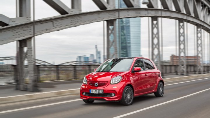 Smart Forfour Brabus má 109 koní a pohon zadních kol.