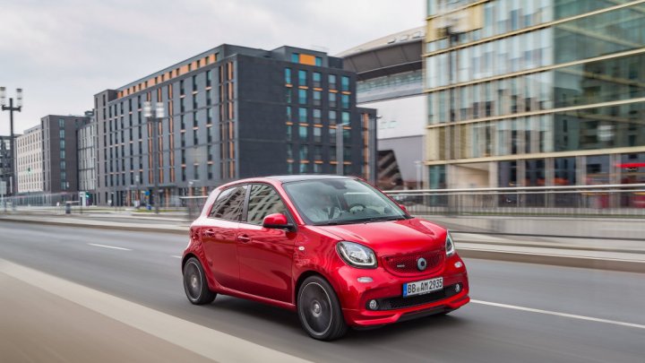 Smart Forfour Brabus má 109 koní a pohon zadních kol.
