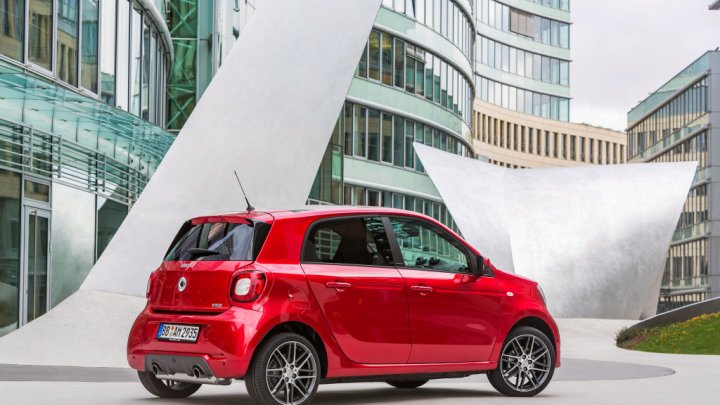 Smart Forfour Brabus má 109 koní a pohon zadních kol.