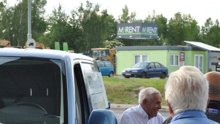 Volkswagen Transporter a Gerhard Plattner těsně po příjezdu do Prahy