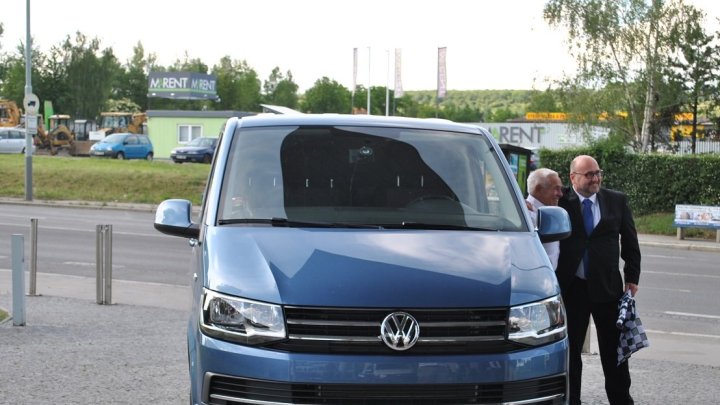 Volkswagen Transporter a Gerhard Plattner těsně po příjezdu do Prahy