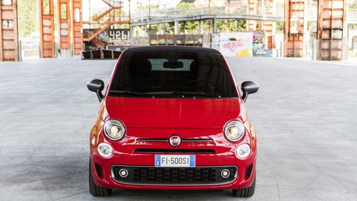 Fiat 500S hraje na sportovní notu, technika je nicméně zcela sériová.