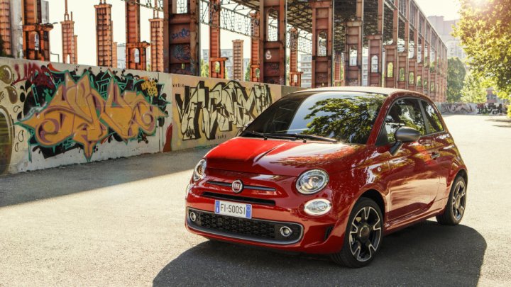 Fiat 500S hraje na sportovní notu, technika je nicméně zcela sériová.