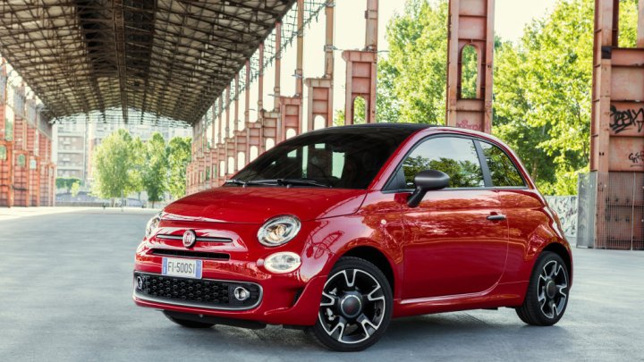 Fiat 500S hraje na sportovní notu, technika je nicméně zcela sériová.