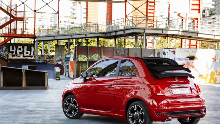 Fiat 500S hraje na sportovní notu, technika je nicméně zcela sériová.