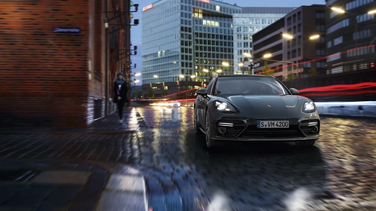 Druhá generace Porsche Panamera vyrostla a už není vzhledově tak kontroverzní.