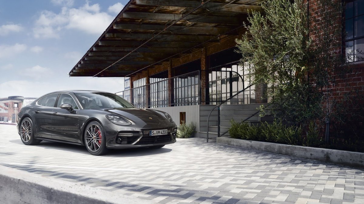 Druhá generace Porsche Panamera vyrostla a už není vzhledově tak kontroverzní.