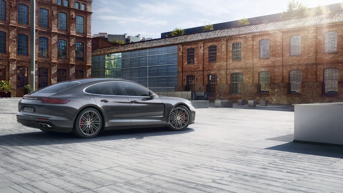 Druhá generace Porsche Panamera vyrostla a už není vzhledově tak kontroverzní.