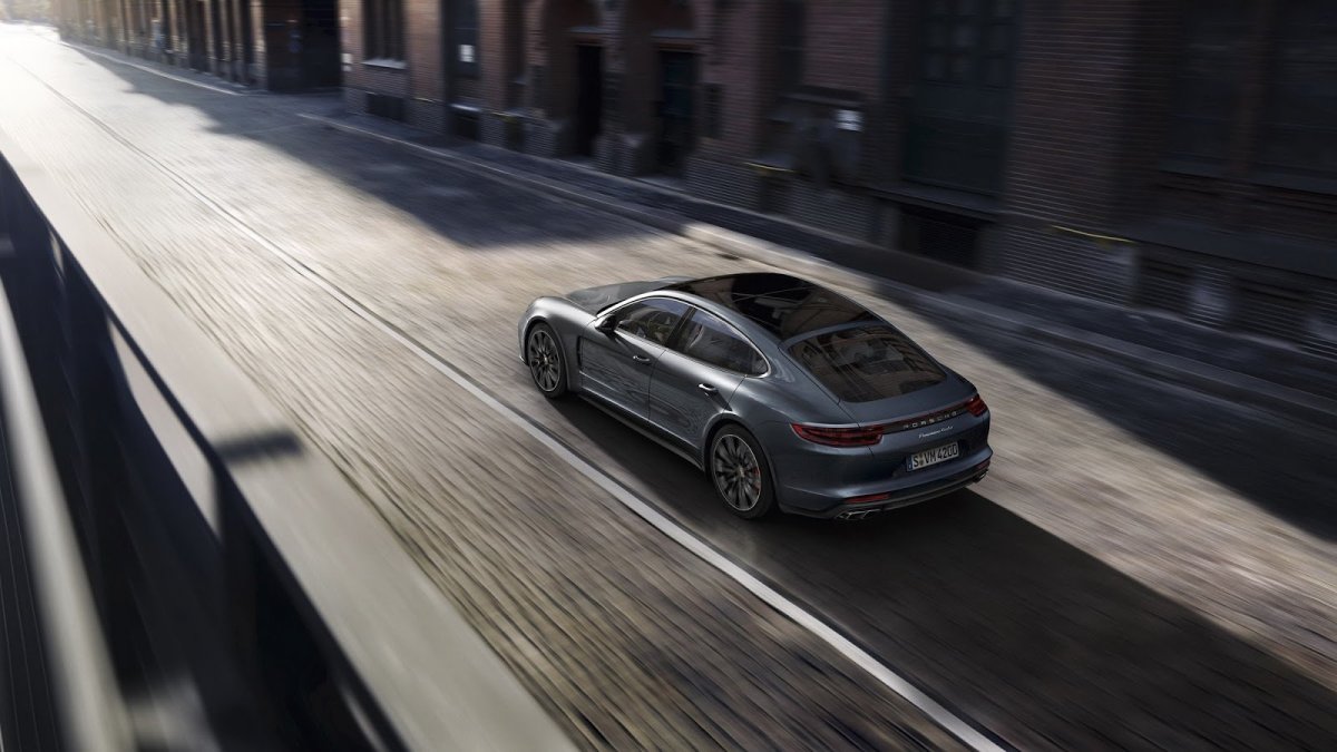 Druhá generace Porsche Panamera vyrostla a už není vzhledově tak kontroverzní.