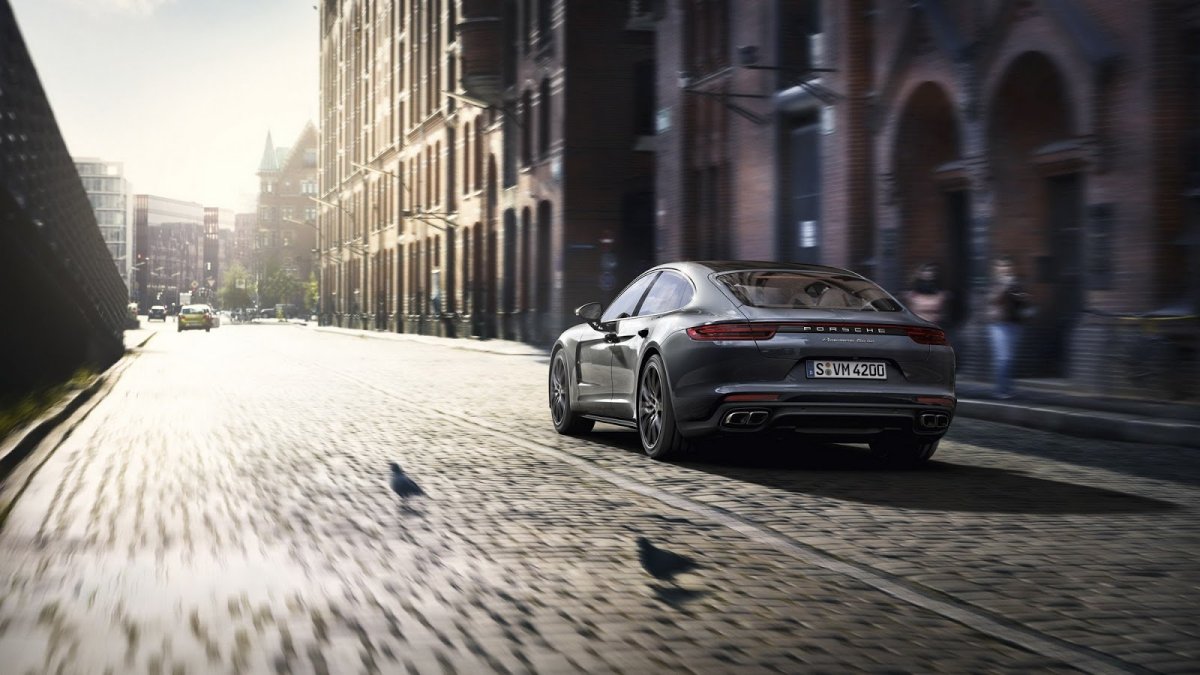 Druhá generace Porsche Panamera vyrostla a už není vzhledově tak kontroverzní.
