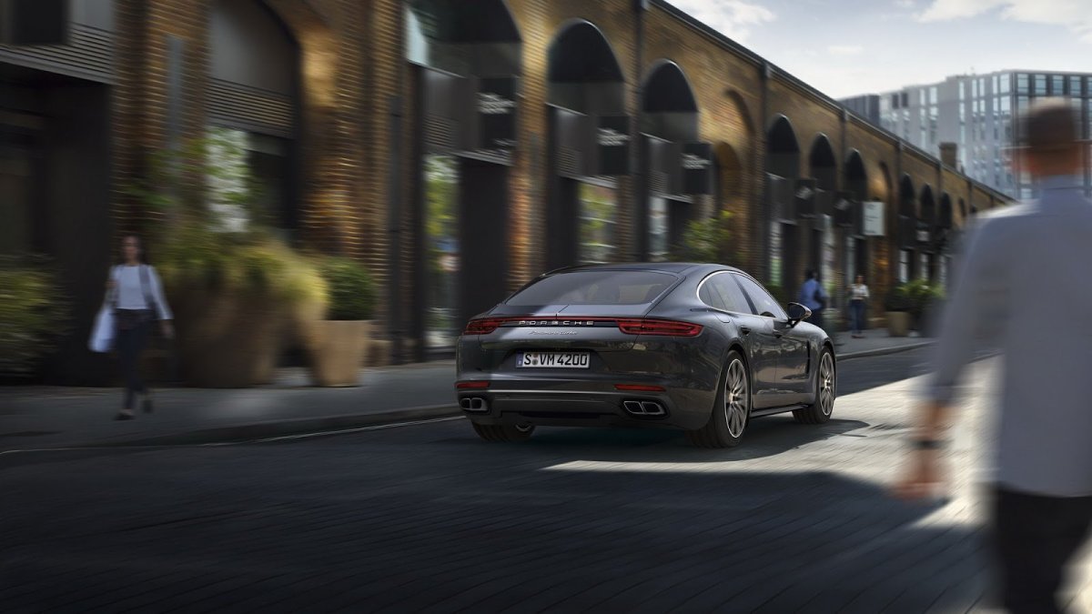 Druhá generace Porsche Panamera vyrostla a už není vzhledově tak kontroverzní.