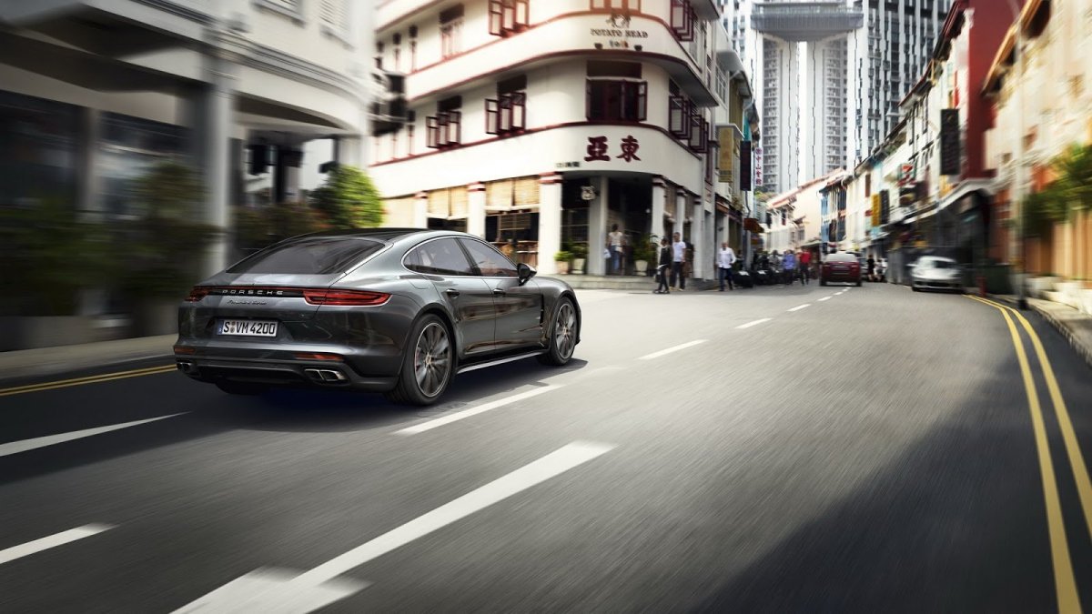Druhá generace Porsche Panamera vyrostla a už není vzhledově tak kontroverzní.