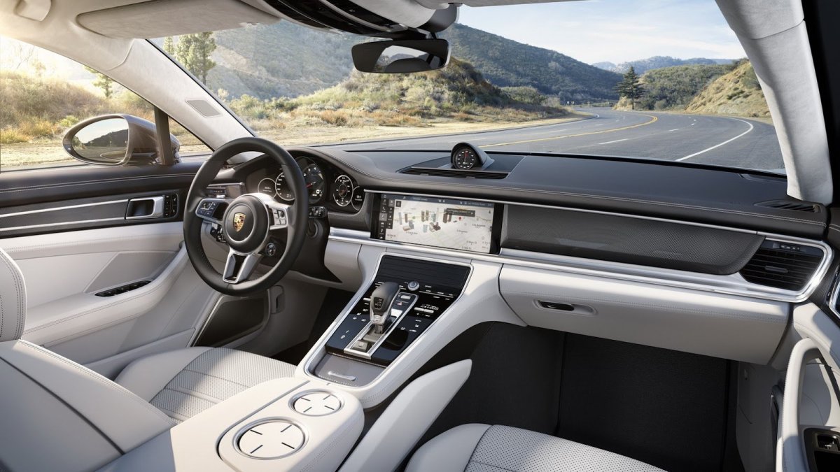 Druhá generace Porsche Panamera vyrostla a už není vzhledově tak kontroverzní.