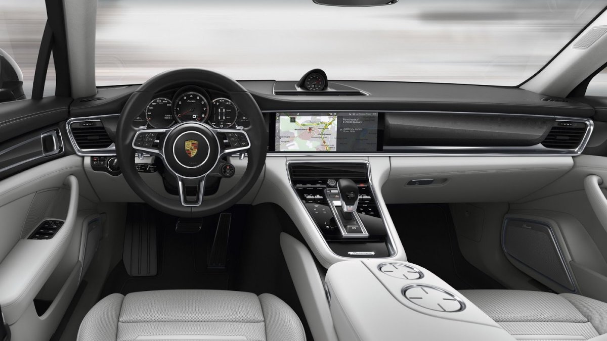 Druhá generace Porsche Panamera vyrostla a už není vzhledově tak kontroverzní.
